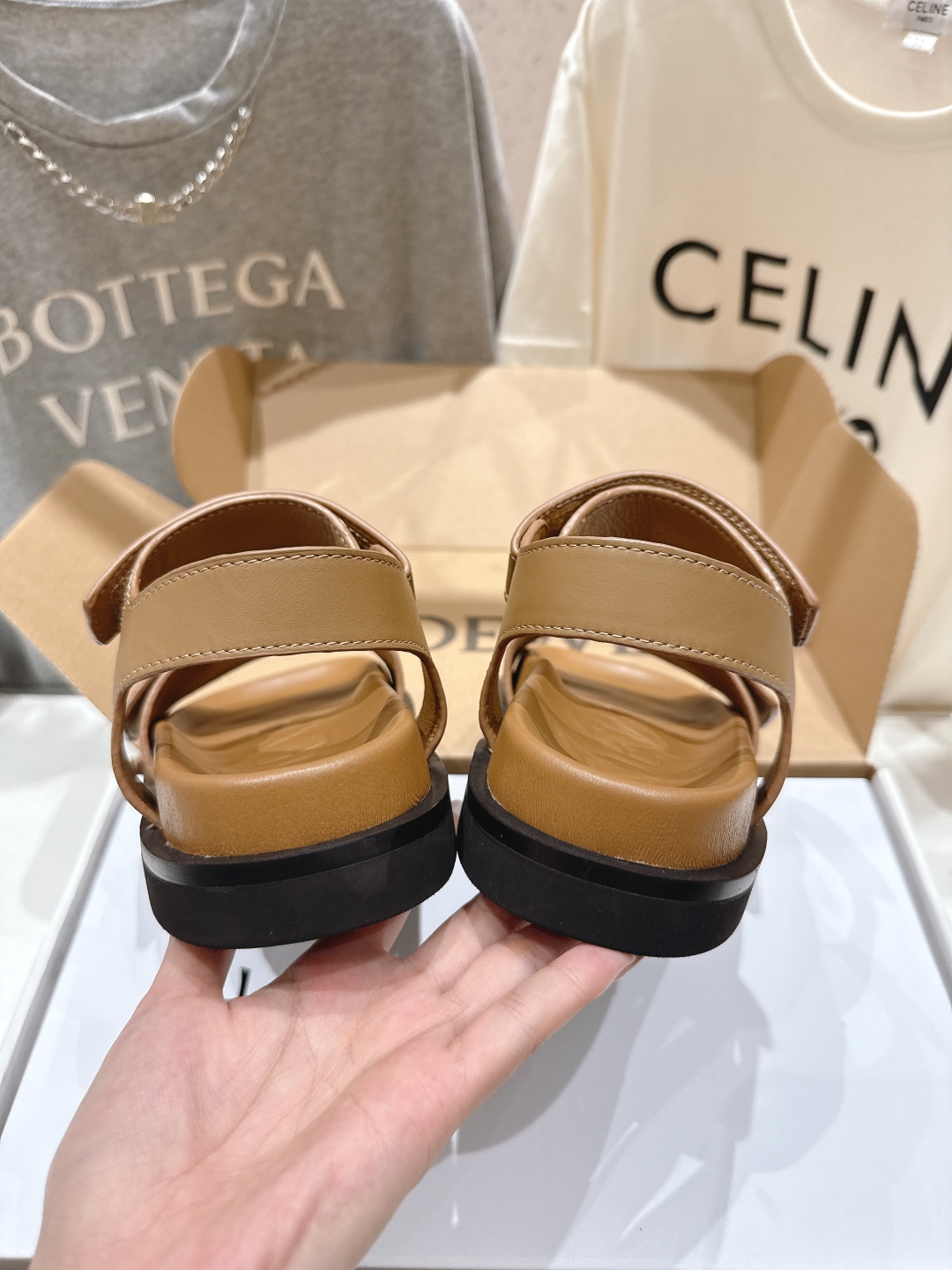 高版本出厂  
  LOEWE/罗意威2025/ss新品复古风平底沙滩厚底凉鞋～小红书、外网火爆款

最