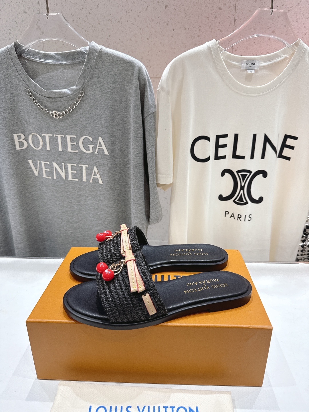 高版本出厂
  Louis Vuitton ss25 new arrival LV驴牌春夏系列新款平底沙