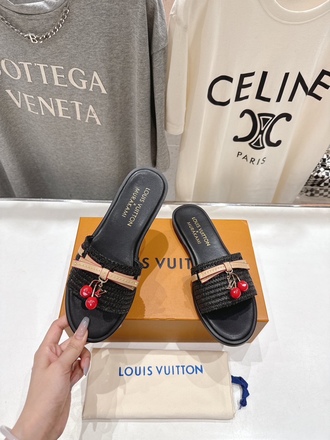 高版本出厂
  Louis Vuitton ss25 new arrival LV驴牌春夏系列新款平底沙