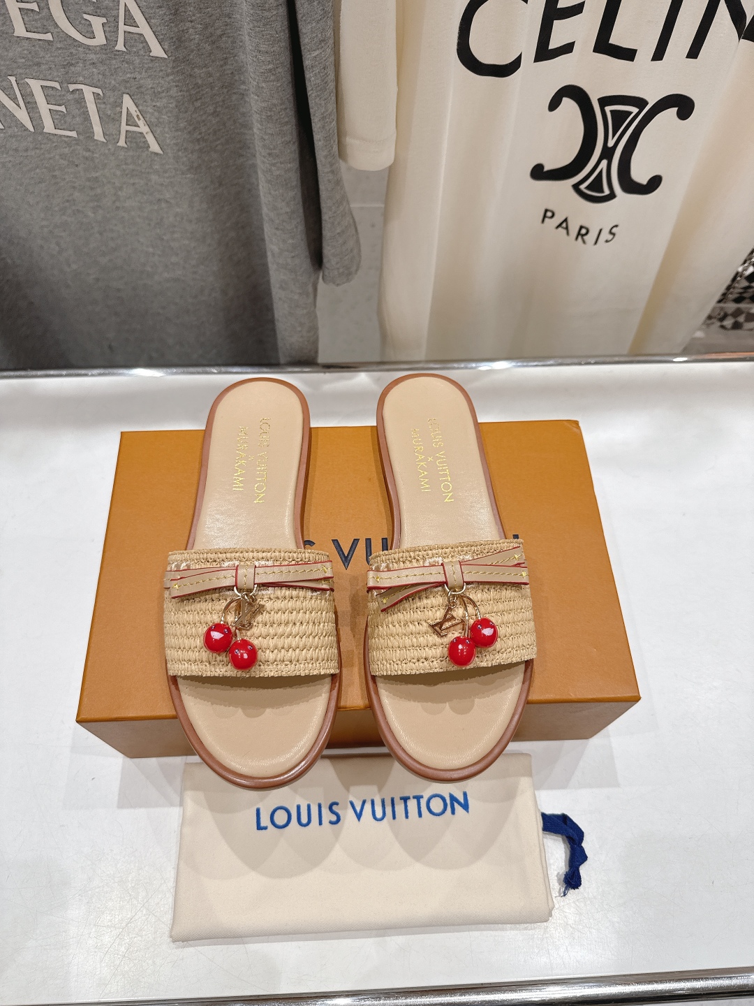 高版本出厂
  Louis Vuitton ss25 new arrival LV驴牌春夏系列新款平底沙