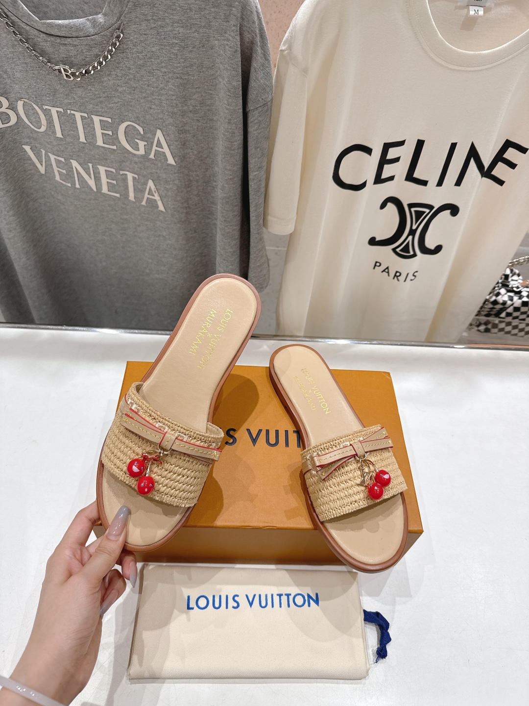 高版本出厂
  Louis Vuitton ss25 new arrival LV驴牌春夏系列新款平底沙