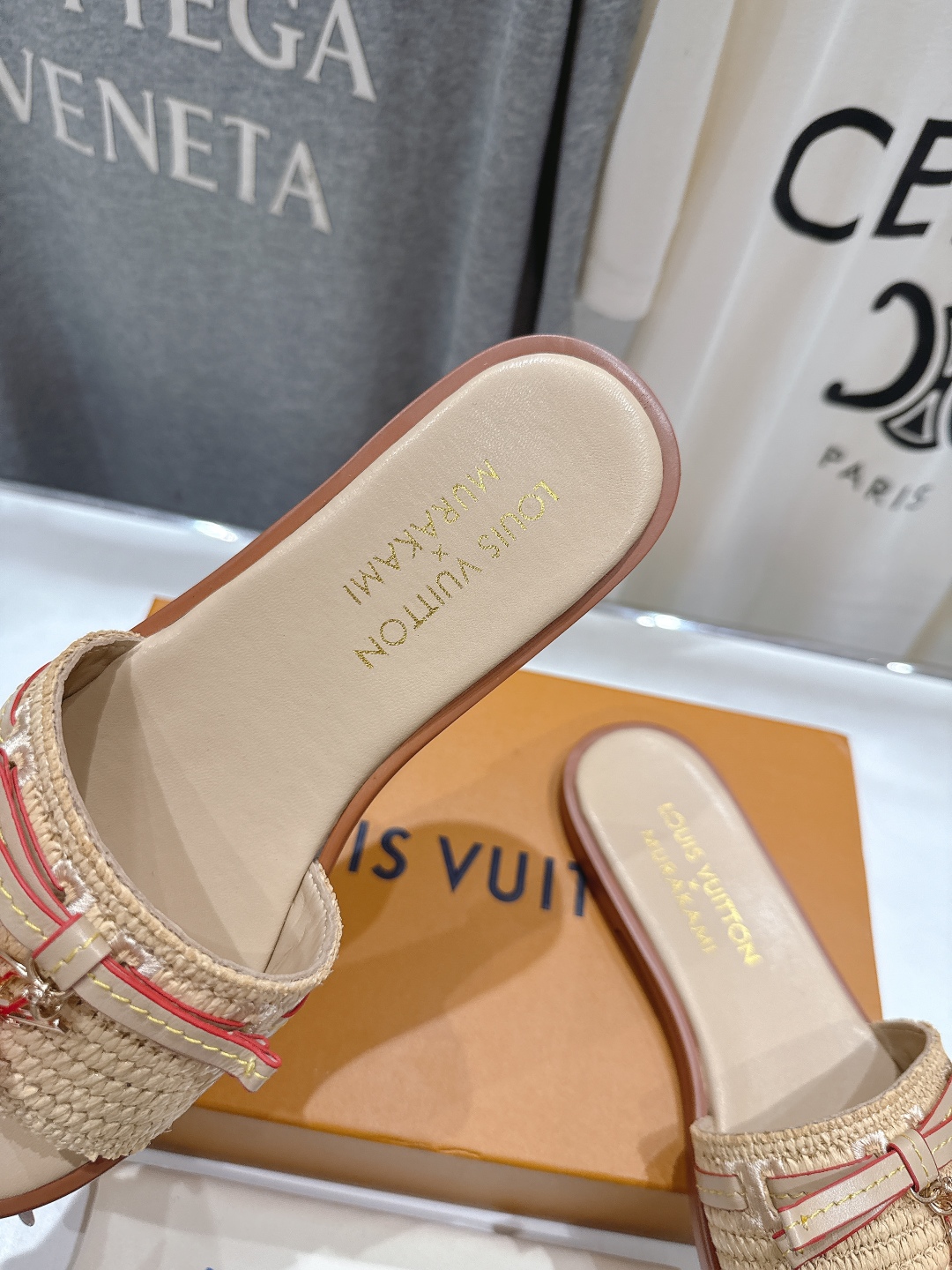 高版本出厂
  Louis Vuitton ss25 new arrival LV驴牌春夏系列新款平底沙