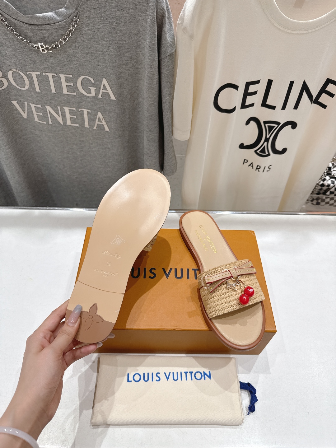 高版本出厂
  Louis Vuitton ss25 new arrival LV驴牌春夏系列新款平底沙