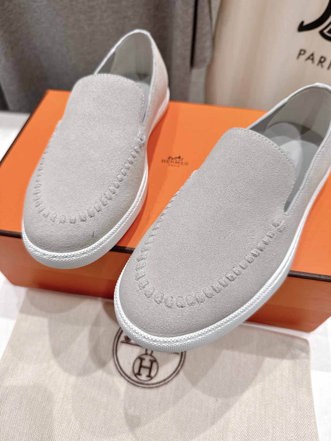 高版本出厂  男码+10
   Hermes/爱马仕H家25ss新品情侣款休闲鞋乐福鞋
经典休闲风格，经