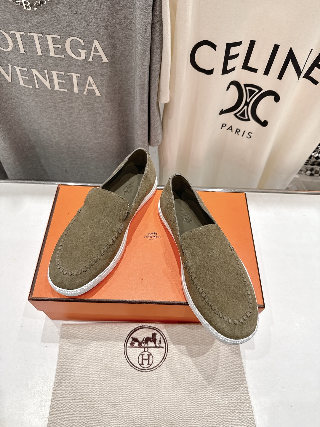 高版本出厂  男码+10
   Hermes/爱马仕H家25ss新品情侣款休闲鞋乐福鞋
经典休闲风格，经