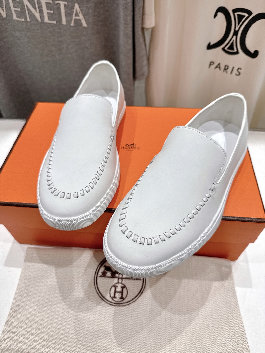 高版本出厂  男码+10
   Hermes/爱马仕H家25ss新品情侣款休闲鞋乐福鞋
经典休闲风格，经