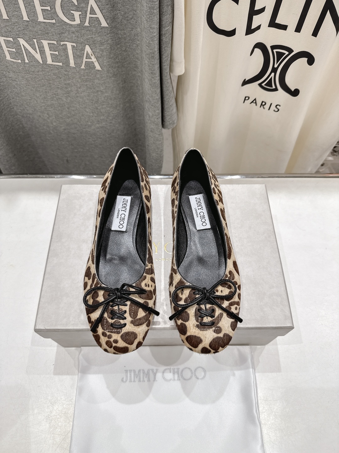 高版本出厂
  JIMMY CHOO｜JC/吉米周2025ss新款简约蝴蝶结系带玛丽珍平底鞋单鞋

原版