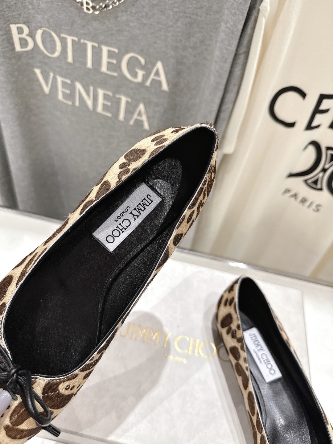 高版本出厂
  JIMMY CHOO｜JC/吉米周2025ss新款简约蝴蝶结系带玛丽珍平底鞋单鞋

原版