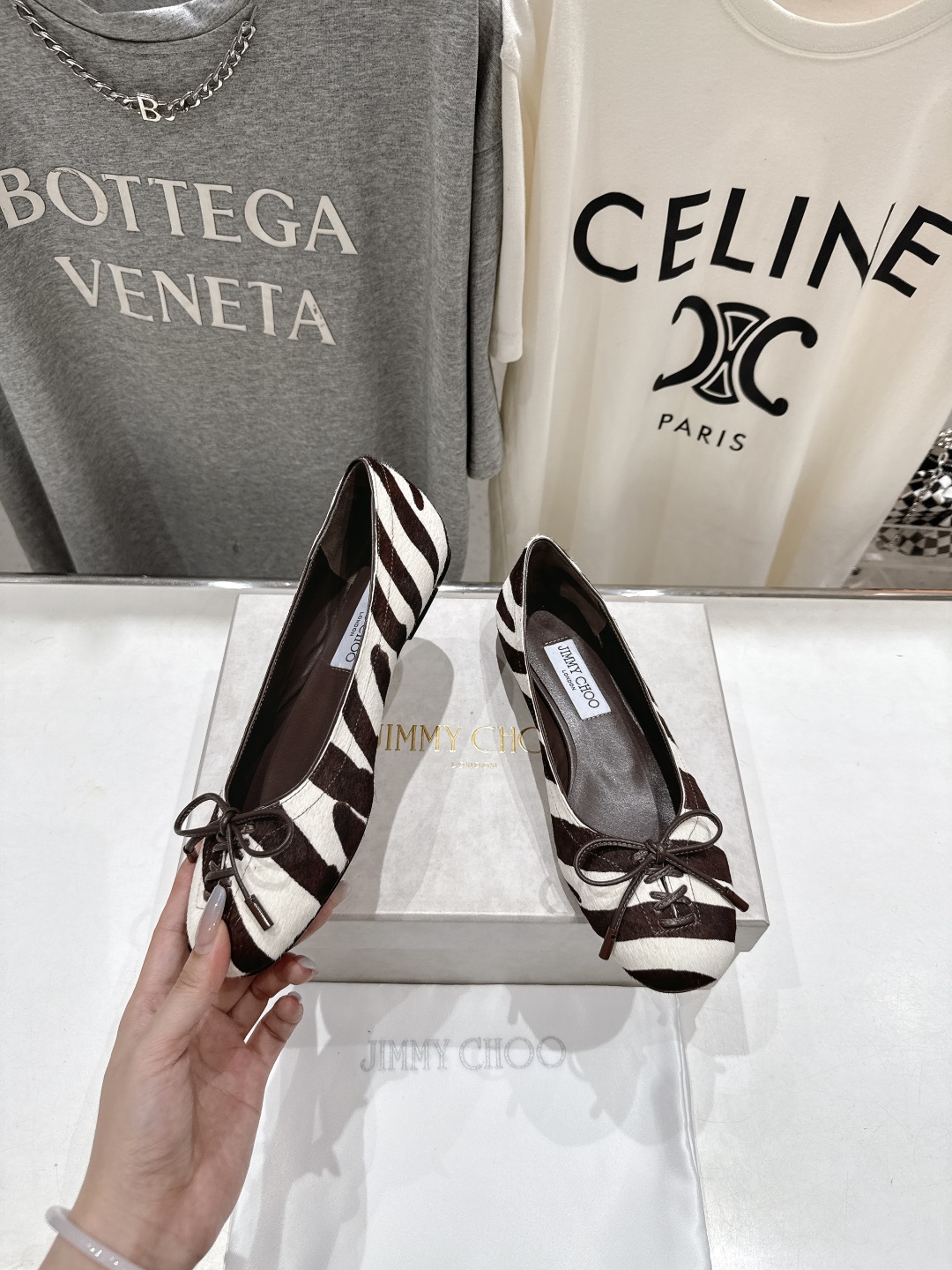 高版本出厂
  JIMMY CHOO｜JC/吉米周2025ss新款简约蝴蝶结系带玛丽珍平底鞋单鞋

原版