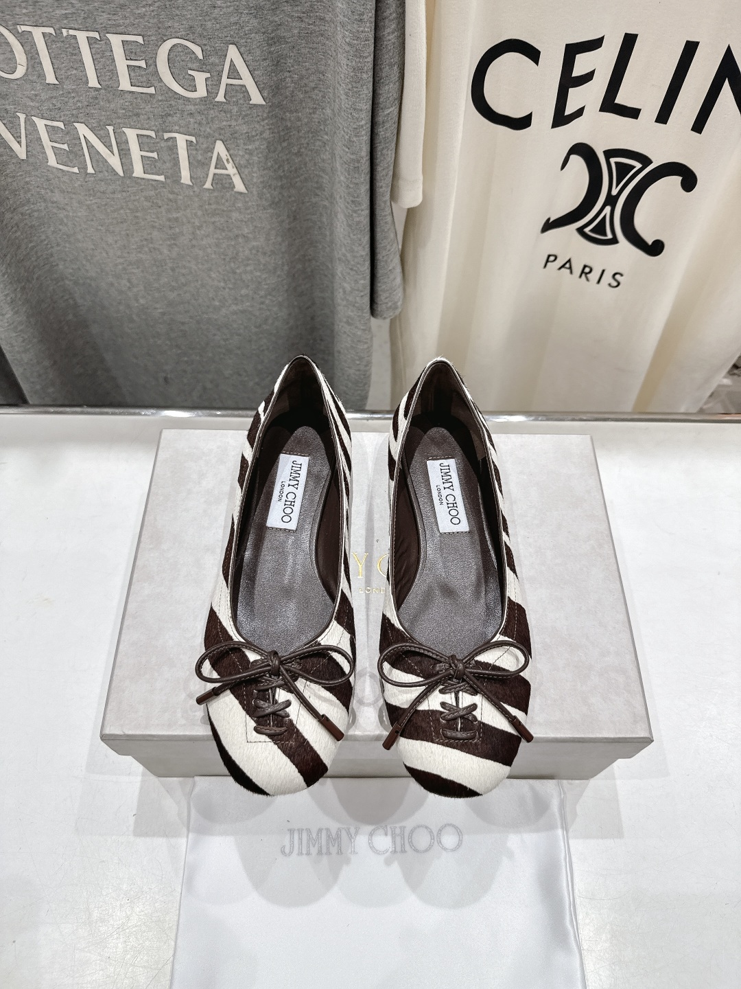 高版本出厂
  JIMMY CHOO｜JC/吉米周2025ss新款简约蝴蝶结系带玛丽珍平底鞋单鞋

原版