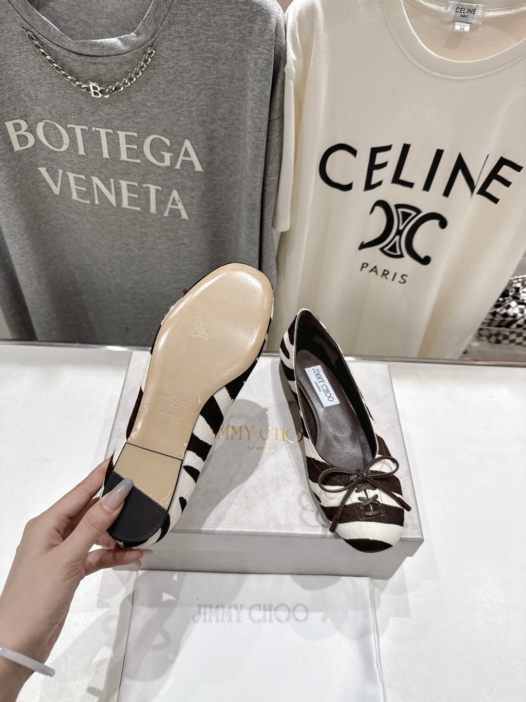 高版本出厂
  JIMMY CHOO｜JC/吉米周2025ss新款简约蝴蝶结系带玛丽珍平底鞋单鞋

原版