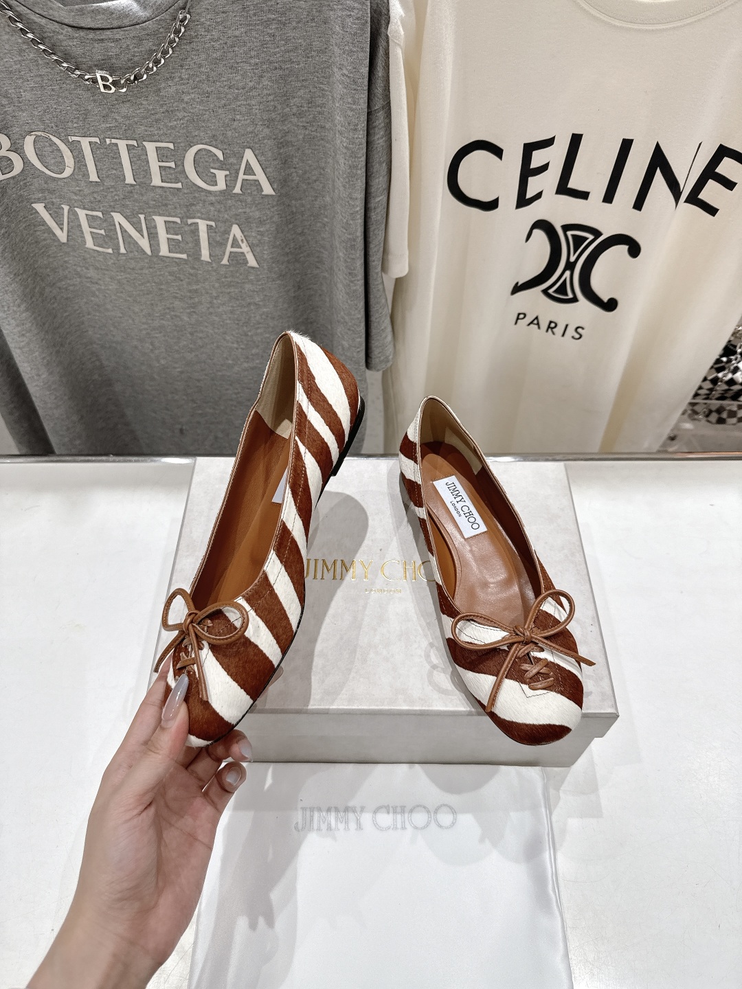 高版本出厂
  JIMMY CHOO｜JC/吉米周2025ss新款简约蝴蝶结系带玛丽珍平底鞋单鞋

原版