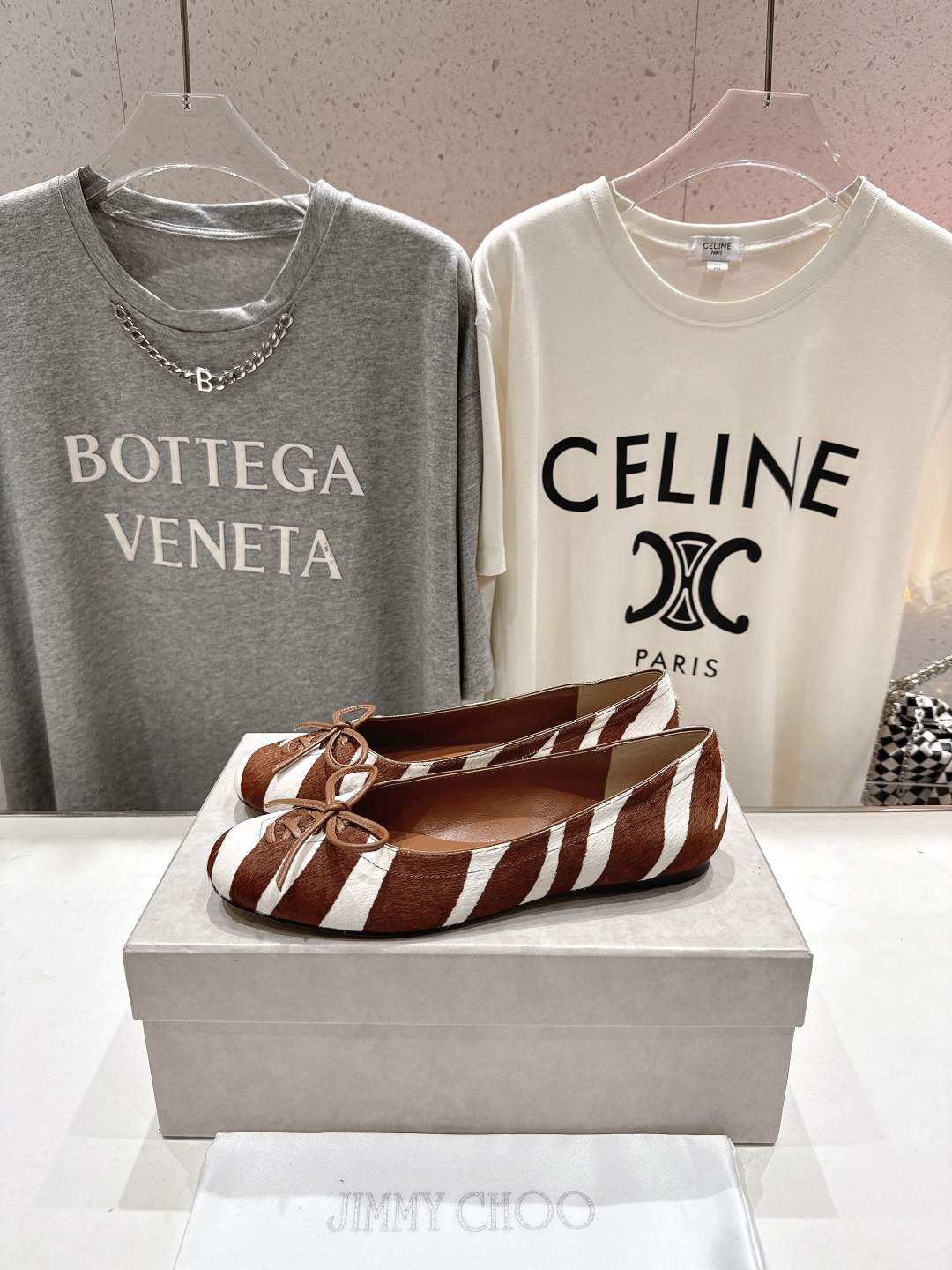 高版本出厂
  JIMMY CHOO｜JC/吉米周2025ss新款简约蝴蝶结系带玛丽珍平底鞋单鞋

原版