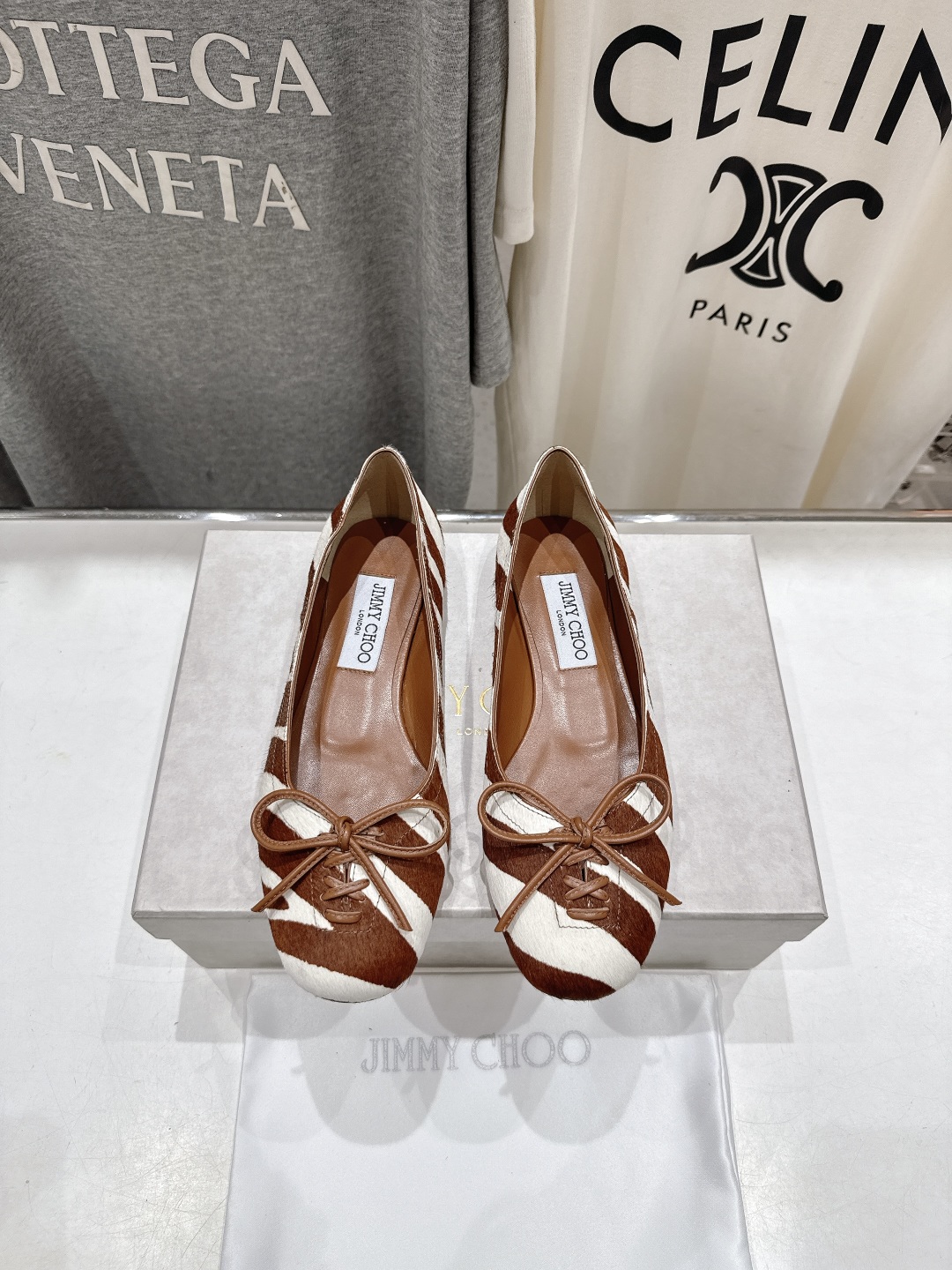 高版本出厂
  JIMMY CHOO｜JC/吉米周2025ss新款简约蝴蝶结系带玛丽珍平底鞋单鞋

原版