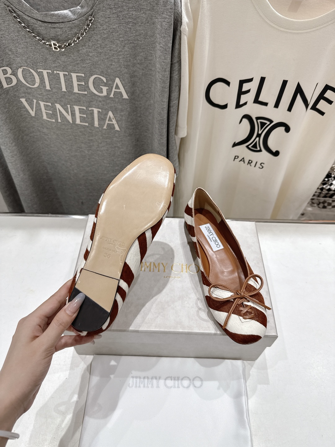 高版本出厂
  JIMMY CHOO｜JC/吉米周2025ss新款简约蝴蝶结系带玛丽珍平底鞋单鞋

原版