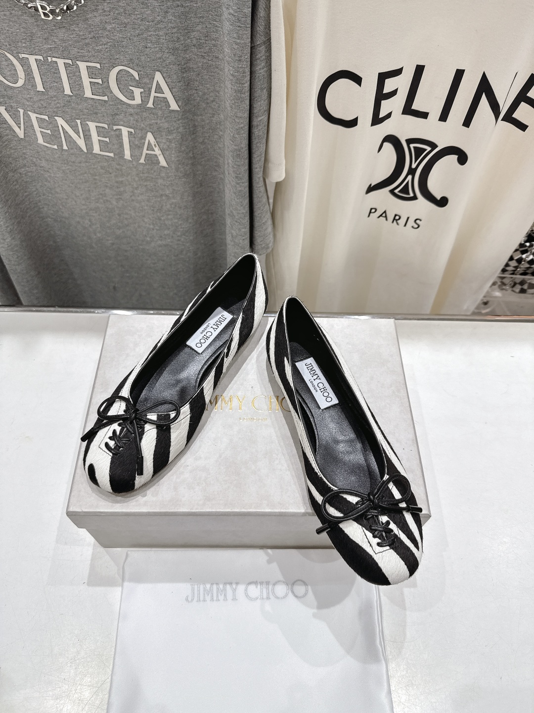 高版本出厂
  JIMMY CHOO｜JC/吉米周2025ss新款简约蝴蝶结系带玛丽珍平底鞋单鞋

原版