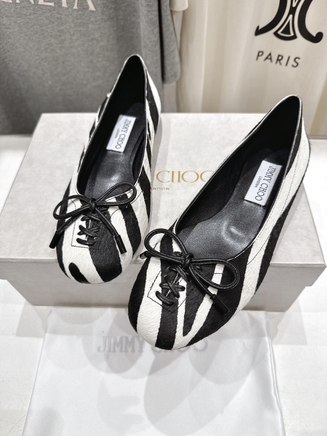 高版本出厂
  JIMMY CHOO｜JC/吉米周2025ss新款简约蝴蝶结系带玛丽珍平底鞋单鞋

原版