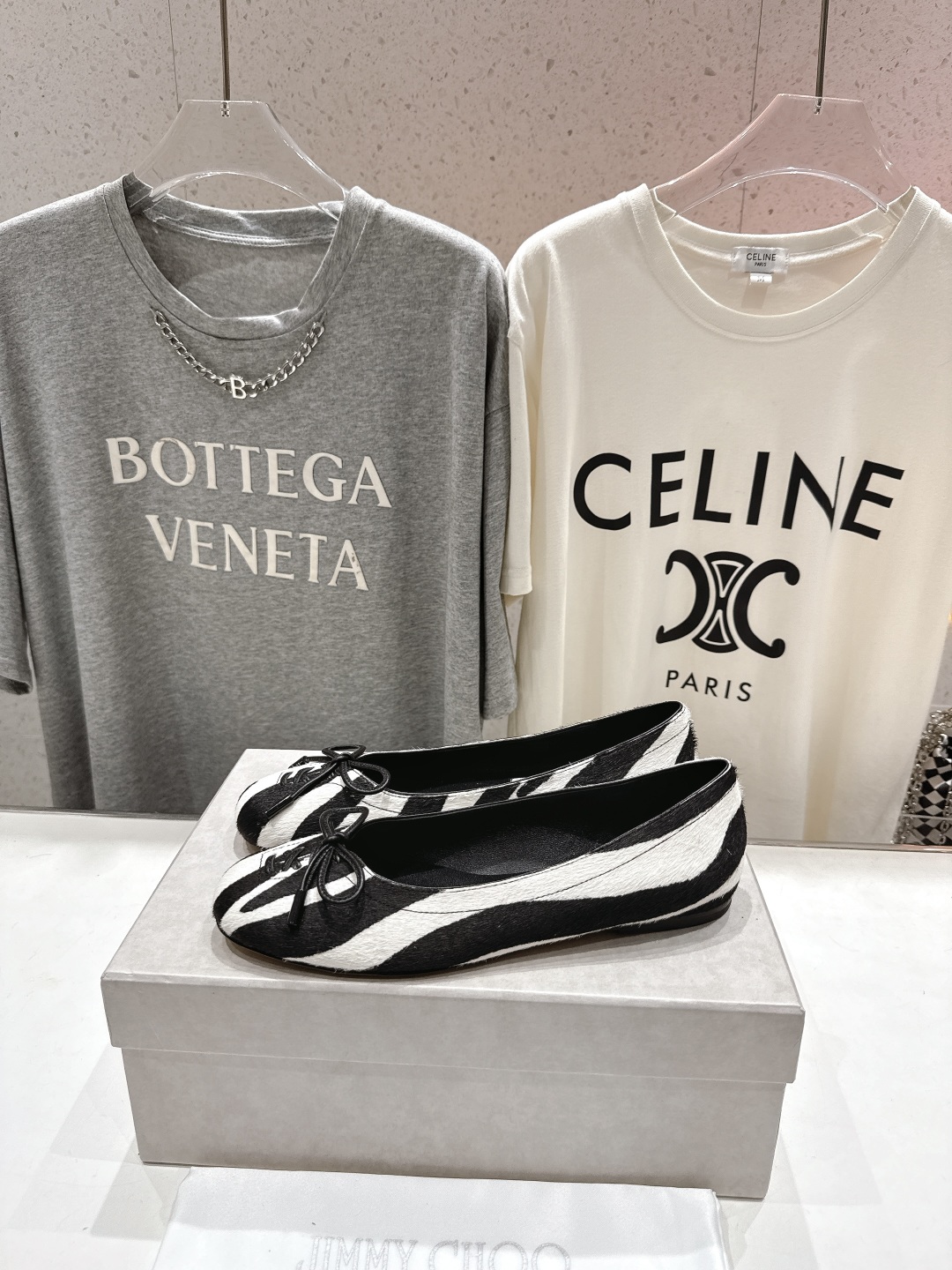 高版本出厂
  JIMMY CHOO｜JC/吉米周2025ss新款简约蝴蝶结系带玛丽珍平底鞋单鞋

原版