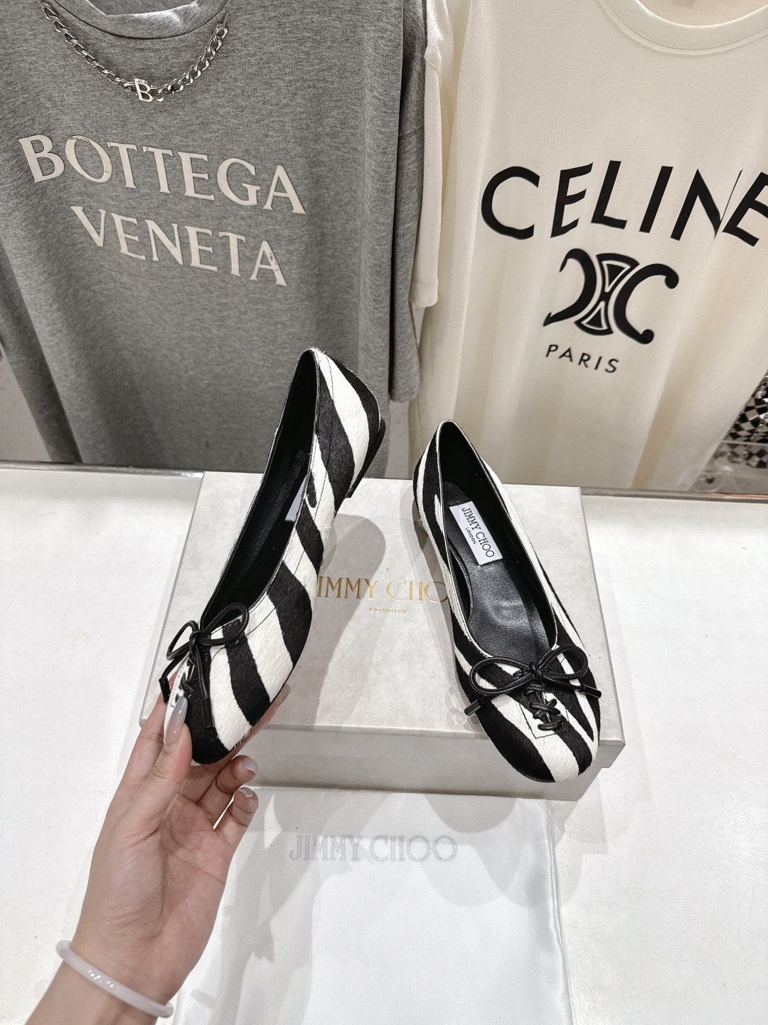 高版本出厂
  JIMMY CHOO｜JC/吉米周2025ss新款简约蝴蝶结系带玛丽珍平底鞋单鞋

原版