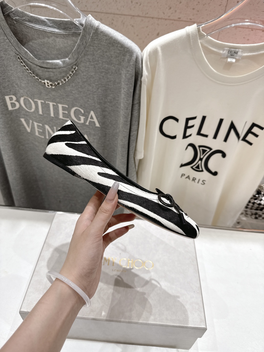 高版本出厂
  JIMMY CHOO｜JC/吉米周2025ss新款简约蝴蝶结系带玛丽珍平底鞋单鞋

原版