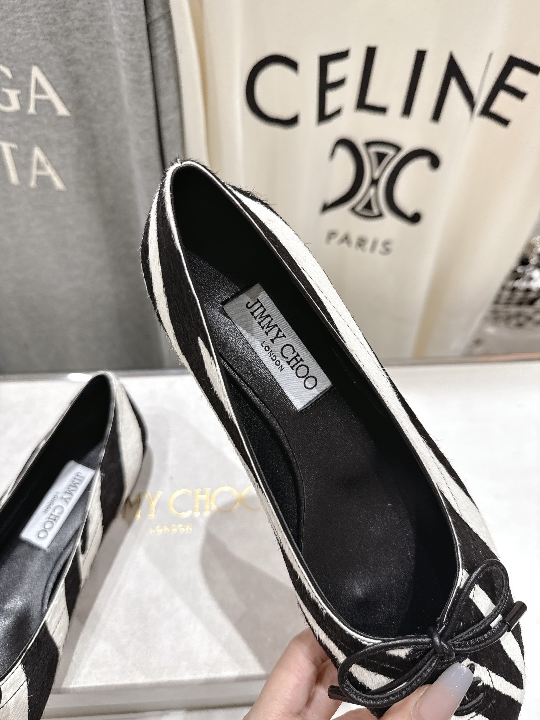 高版本出厂
  JIMMY CHOO｜JC/吉米周2025ss新款简约蝴蝶结系带玛丽珍平底鞋单鞋

原版