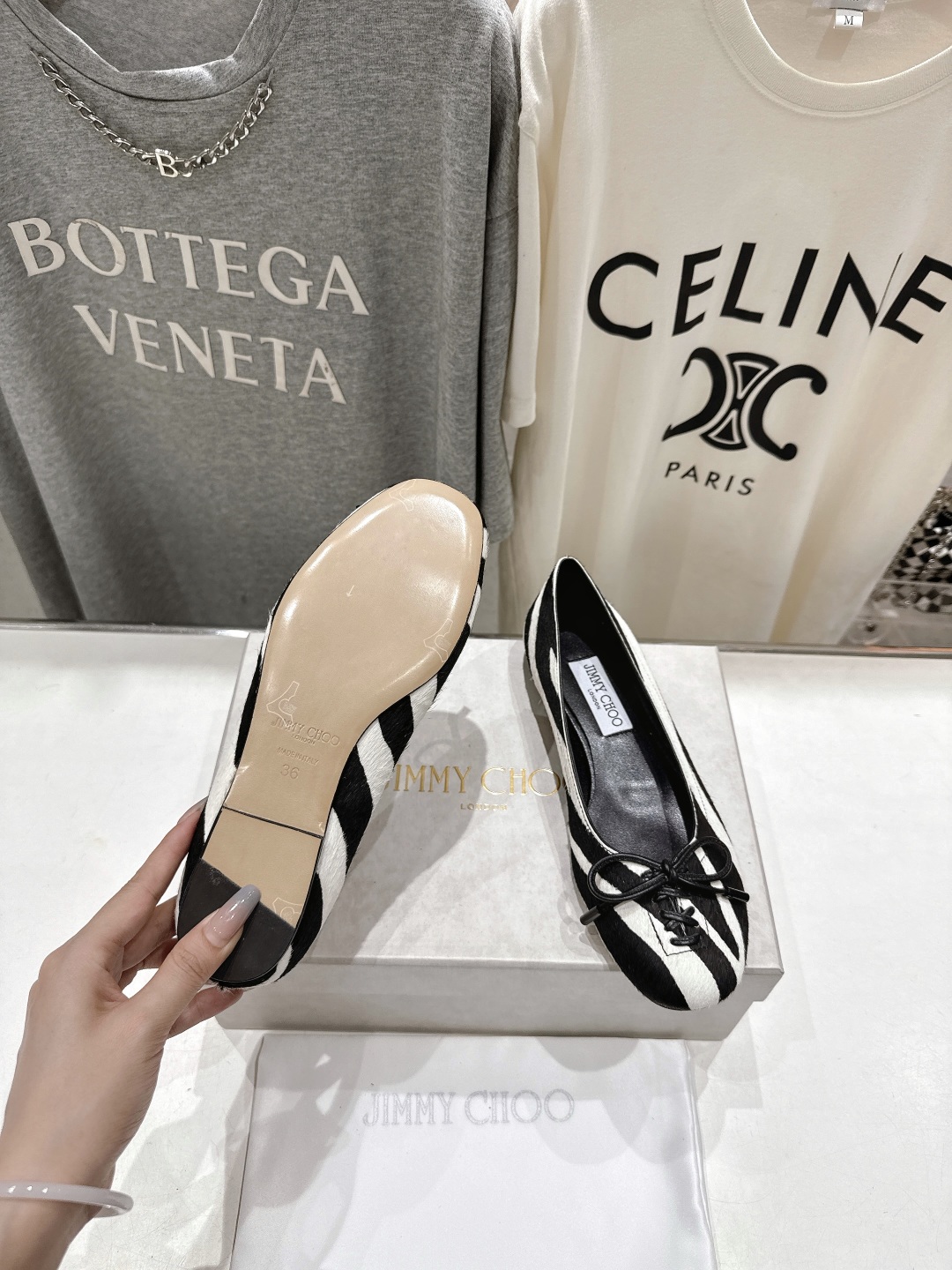 高版本出厂
  JIMMY CHOO｜JC/吉米周2025ss新款简约蝴蝶结系带玛丽珍平底鞋单鞋

原版
