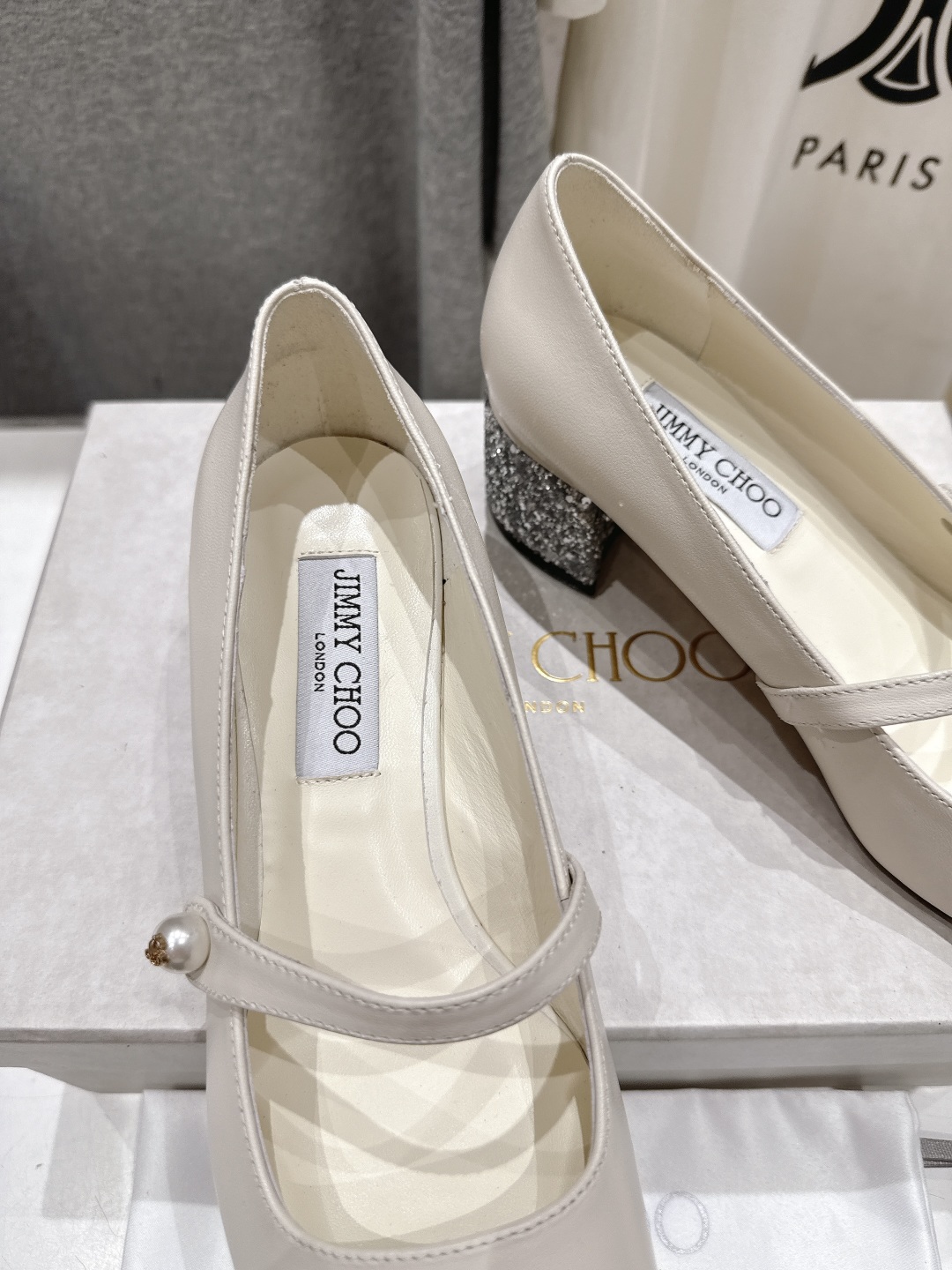 高版本出厂
  JIMMY CHOO｜JC/吉米周2025ss新款简约玛丽珍高跟鞋单鞋

原版套楦，完美