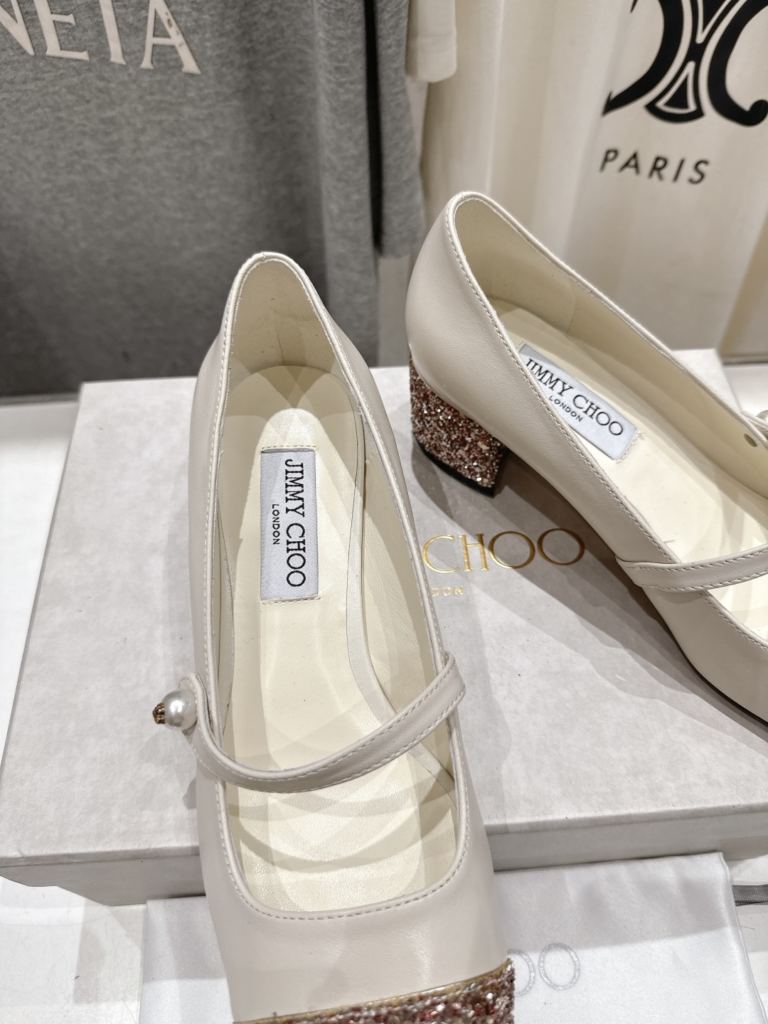 高版本出厂
  JIMMY CHOO｜JC/吉米周2025ss新款简约玛丽珍高跟鞋单鞋

原版套楦，完美