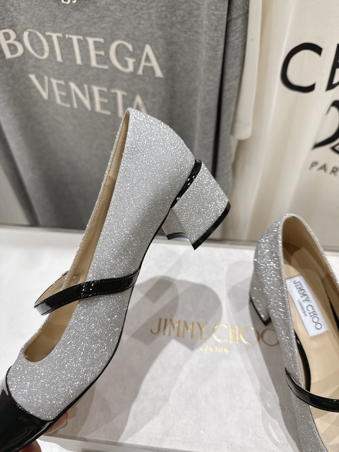 高版本出厂
  JIMMY CHOO｜JC/吉米周2025ss新款简约玛丽珍高跟鞋单鞋

原版套楦，完美