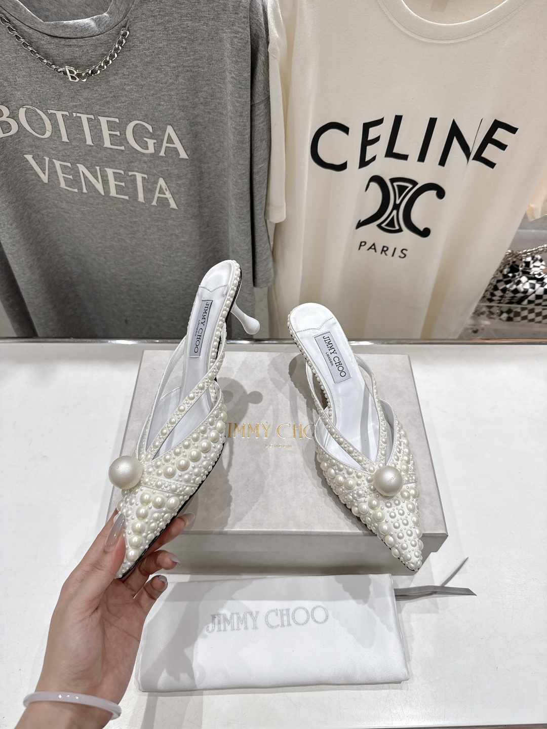 高版本出厂
  JIMMY CHOO｜JC/吉米周2025ss新款简约尖头高跟鞋拖鞋

原版套楦，完美的