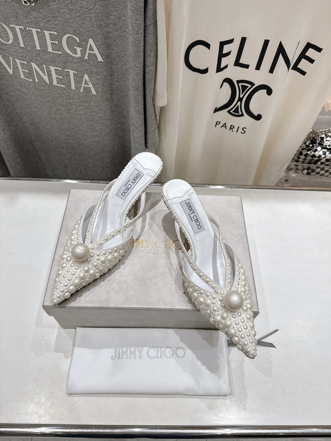 高版本出厂
  JIMMY CHOO｜JC/吉米周2025ss新款简约尖头高跟鞋拖鞋

原版套楦，完美的
