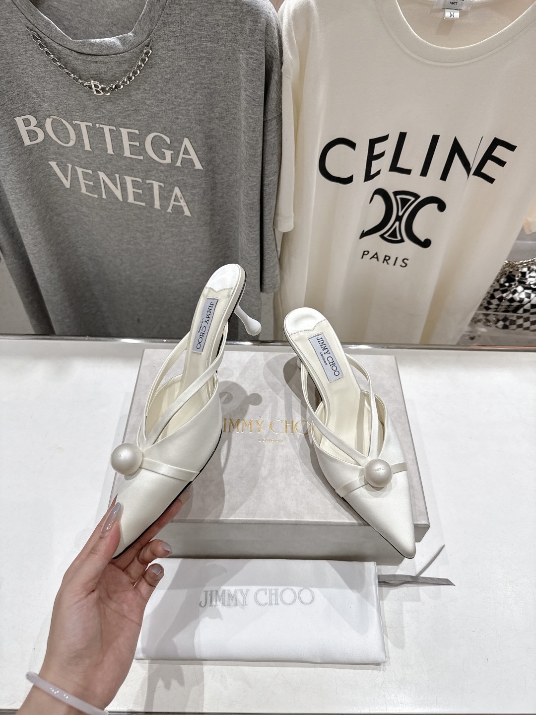 高版本出厂
  JIMMY CHOO｜JC/吉米周2025ss新款简约尖头高跟鞋拖鞋

原版套楦，完美的