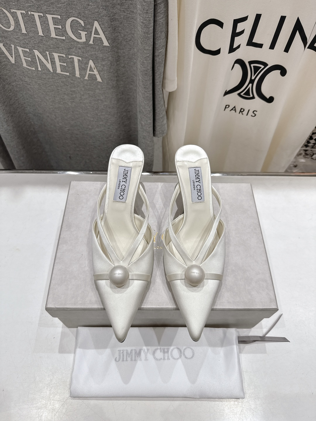 高版本出厂
  JIMMY CHOO｜JC/吉米周2025ss新款简约尖头高跟鞋拖鞋

原版套楦，完美的