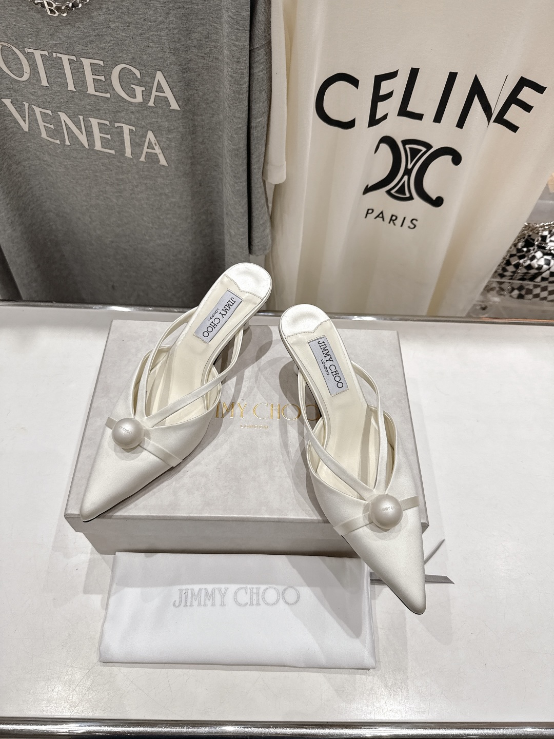 高版本出厂
  JIMMY CHOO｜JC/吉米周2025ss新款简约尖头高跟鞋拖鞋

原版套楦，完美的