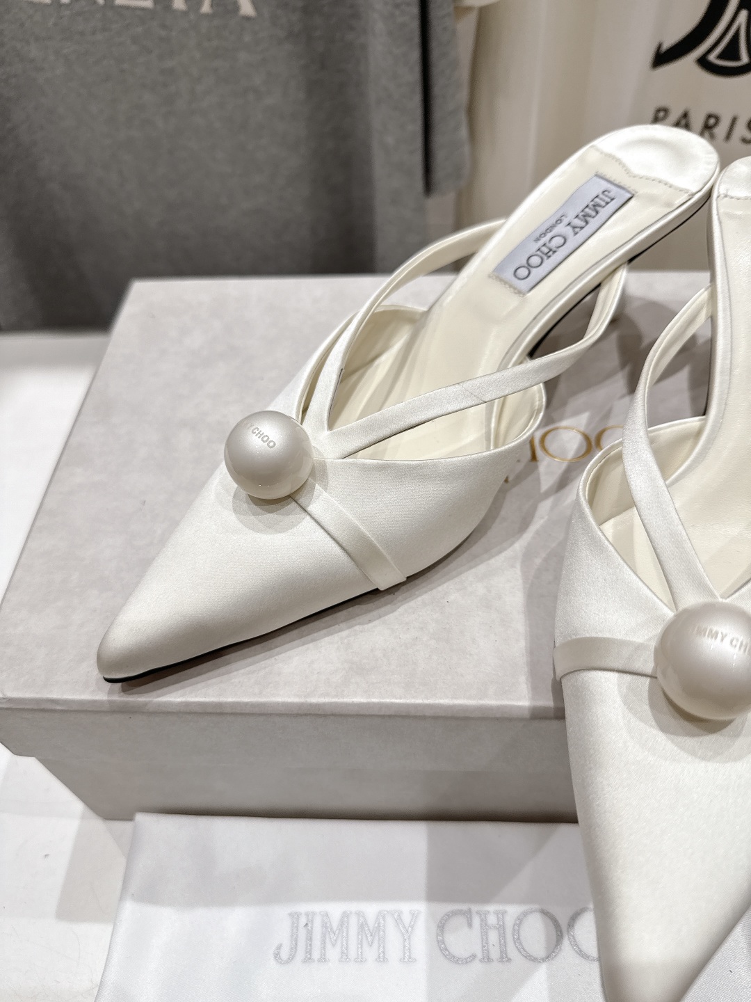 高版本出厂
  JIMMY CHOO｜JC/吉米周2025ss新款简约尖头高跟鞋拖鞋

原版套楦，完美的