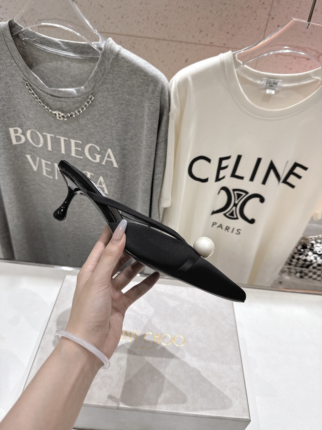 高版本出厂
  JIMMY CHOO｜JC/吉米周2025ss新款简约尖头高跟鞋拖鞋

原版套楦，完美的