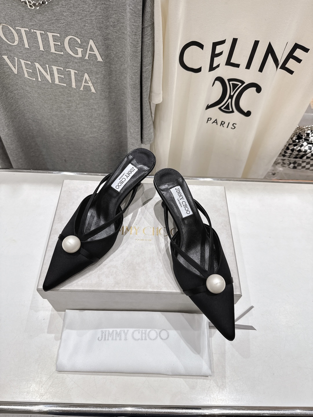 高版本出厂
  JIMMY CHOO｜JC/吉米周2025ss新款简约尖头高跟鞋拖鞋

原版套楦，完美的
