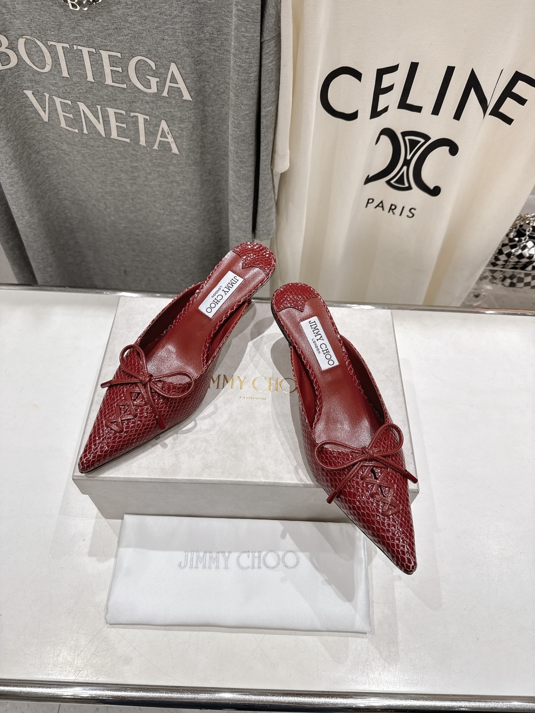 高版本出厂
  JIMMY CHOO｜JC/吉米周2025ss新款简约尖头高跟鞋拖鞋

原版套楦，完美的