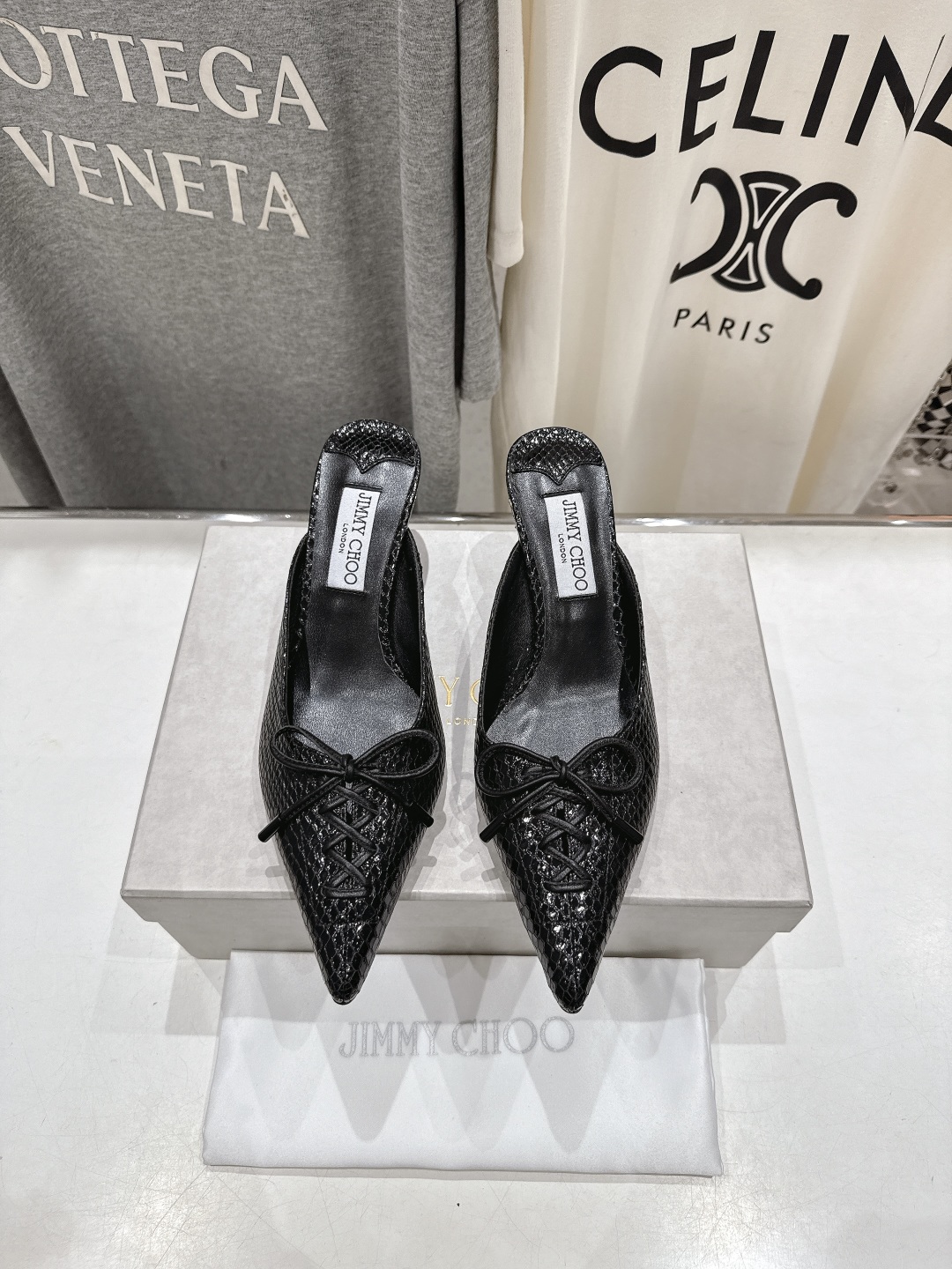高版本出厂
  JIMMY CHOO｜JC/吉米周2025ss新款简约尖头高跟鞋拖鞋

原版套楦，完美的