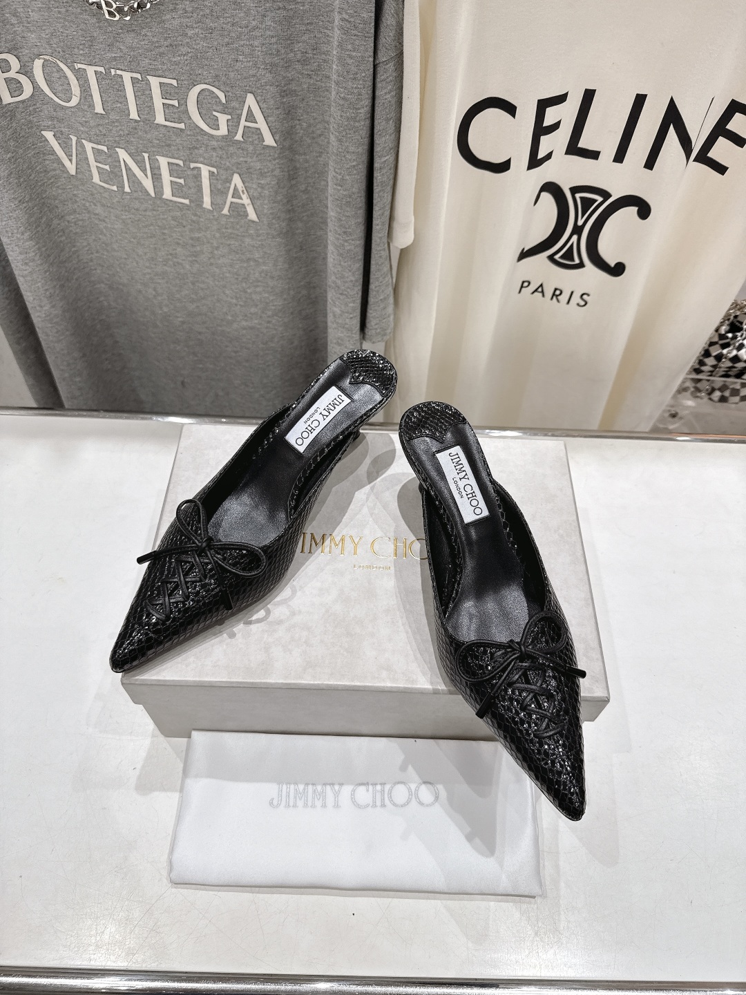 高版本出厂
  JIMMY CHOO｜JC/吉米周2025ss新款简约尖头高跟鞋拖鞋

原版套楦，完美的