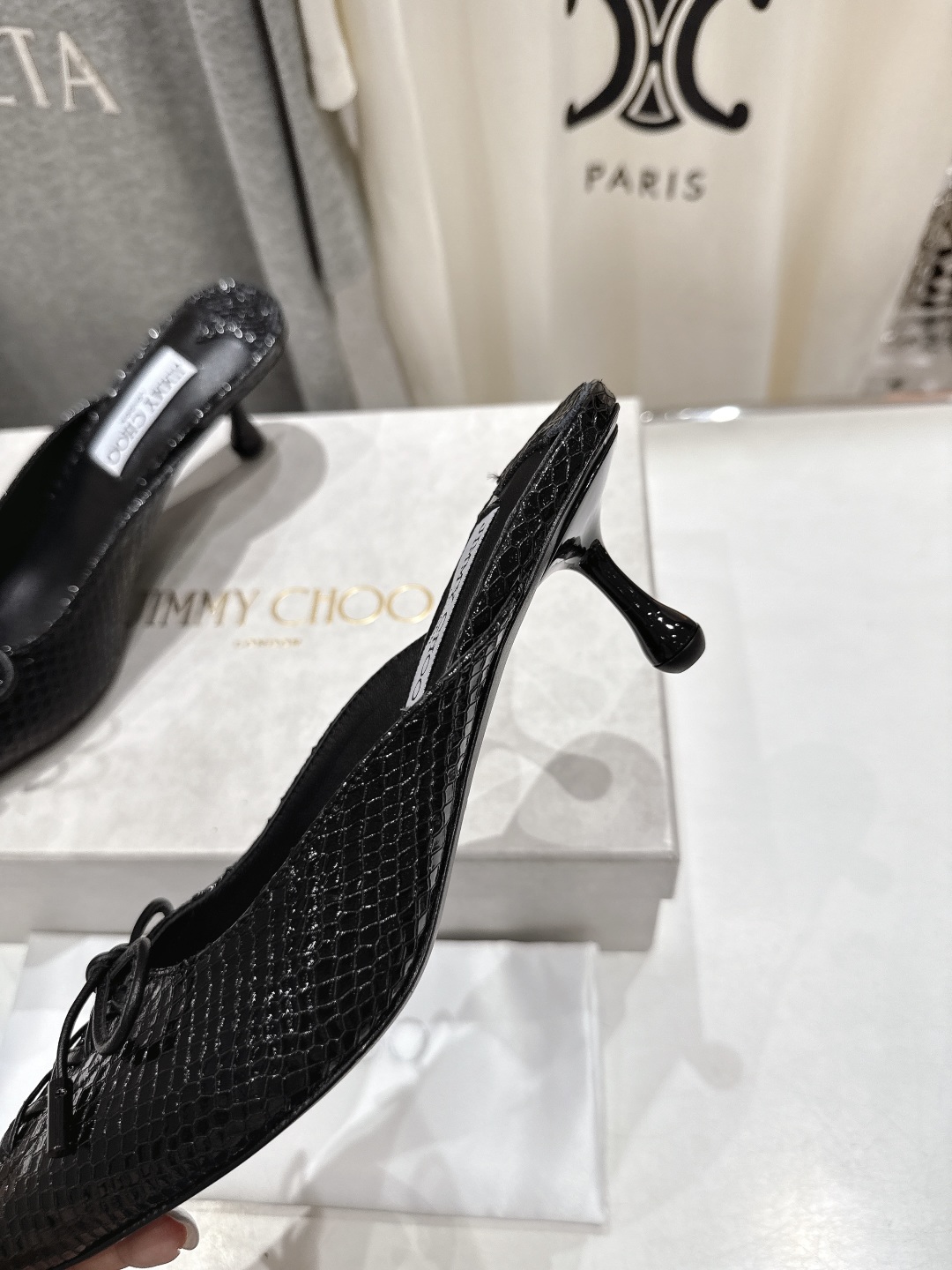 高版本出厂
  JIMMY CHOO｜JC/吉米周2025ss新款简约尖头高跟鞋拖鞋

原版套楦，完美的