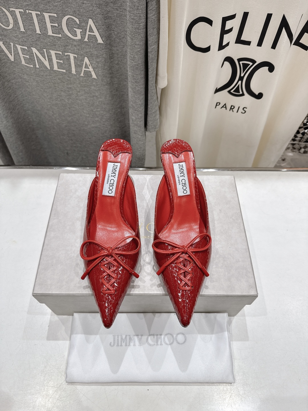 高版本出厂
  JIMMY CHOO｜JC/吉米周2025ss新款简约尖头高跟鞋拖鞋

原版套楦，完美的