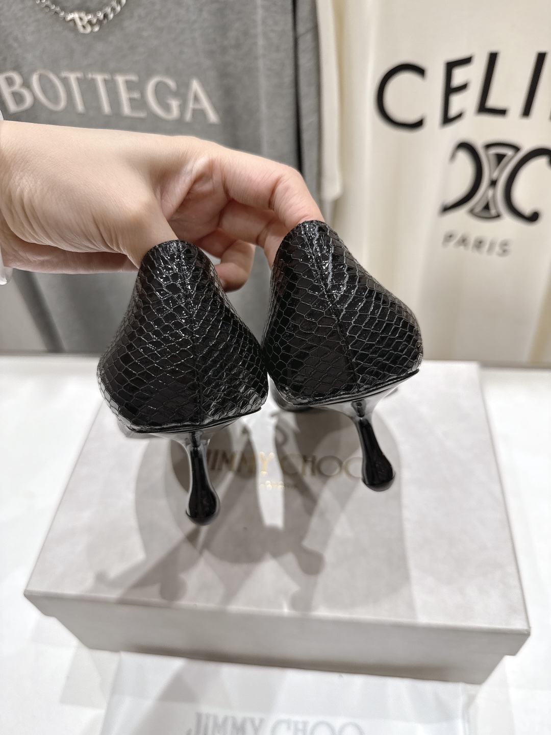 高版本出厂
  JIMMY CHOO｜JC/吉米周2025ss新款简约尖头高跟鞋单鞋

原版套楦，完美的