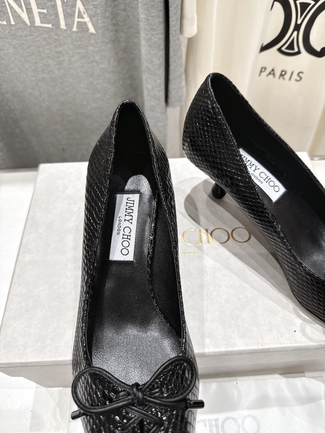 高版本出厂
  JIMMY CHOO｜JC/吉米周2025ss新款简约尖头高跟鞋单鞋

原版套楦，完美的