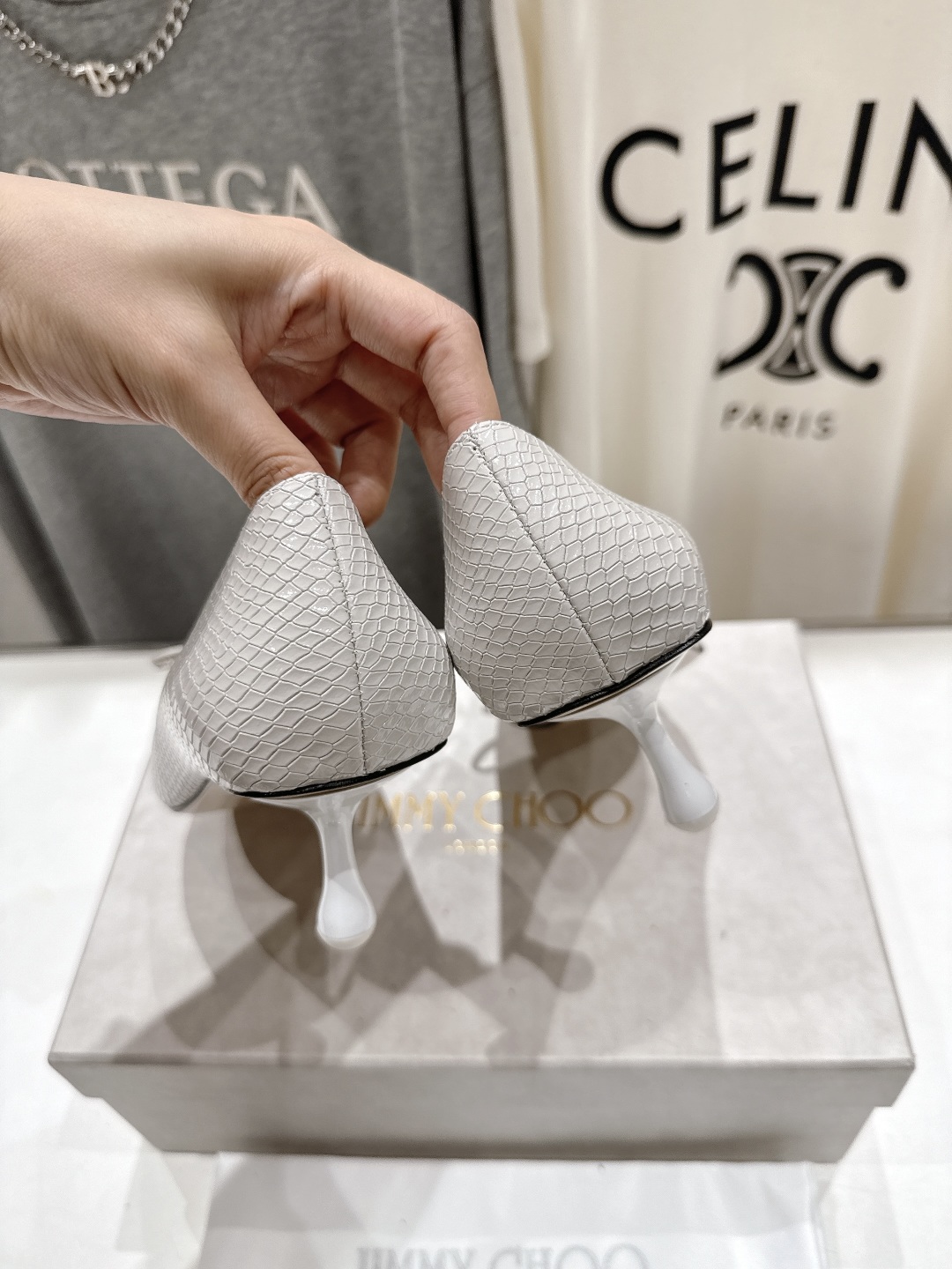 高版本出厂
  JIMMY CHOO｜JC/吉米周2025ss新款简约尖头高跟鞋单鞋

原版套楦，完美的