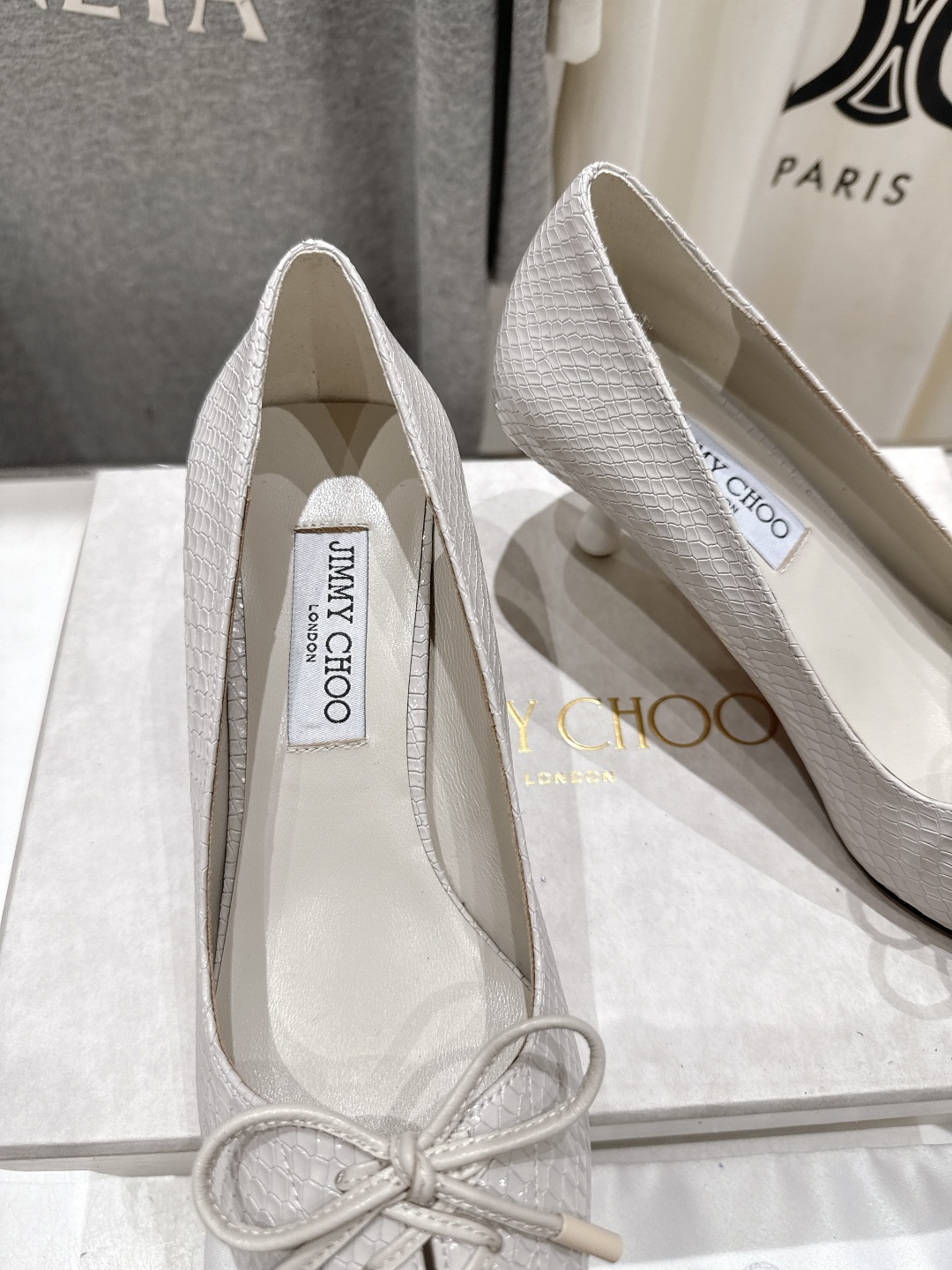 高版本出厂
  JIMMY CHOO｜JC/吉米周2025ss新款简约尖头高跟鞋单鞋

原版套楦，完美的