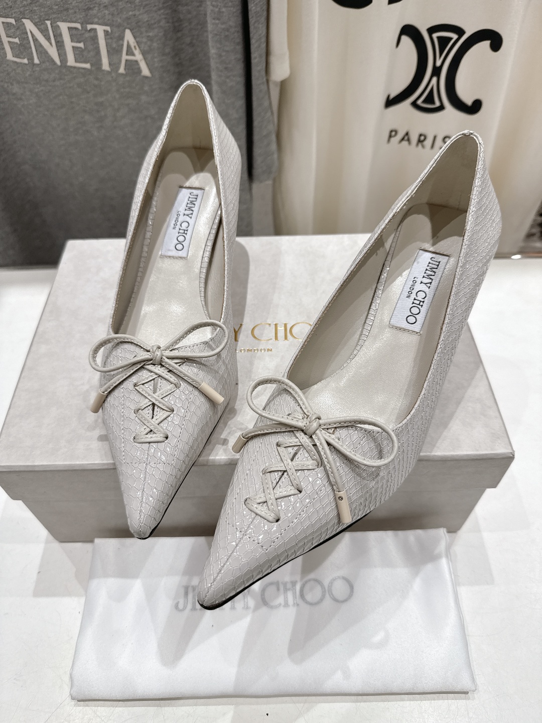 高版本出厂
  JIMMY CHOO｜JC/吉米周2025ss新款简约尖头高跟鞋单鞋

原版套楦，完美的
