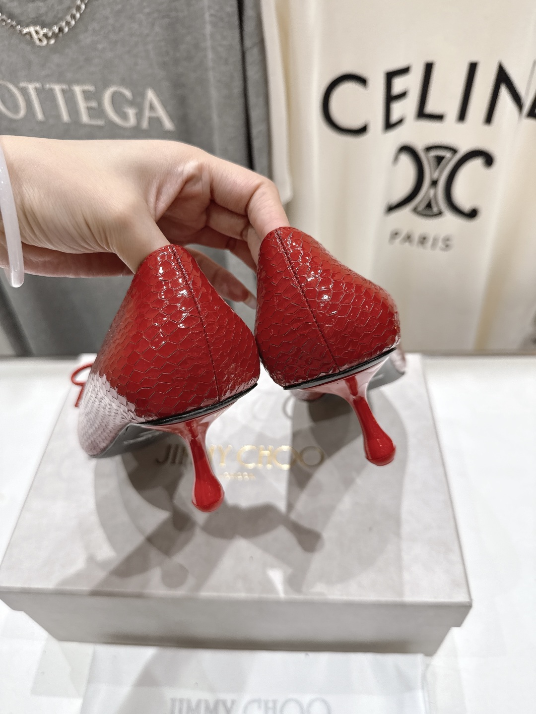 高版本出厂
  JIMMY CHOO｜JC/吉米周2025ss新款简约尖头高跟鞋单鞋

原版套楦，完美的