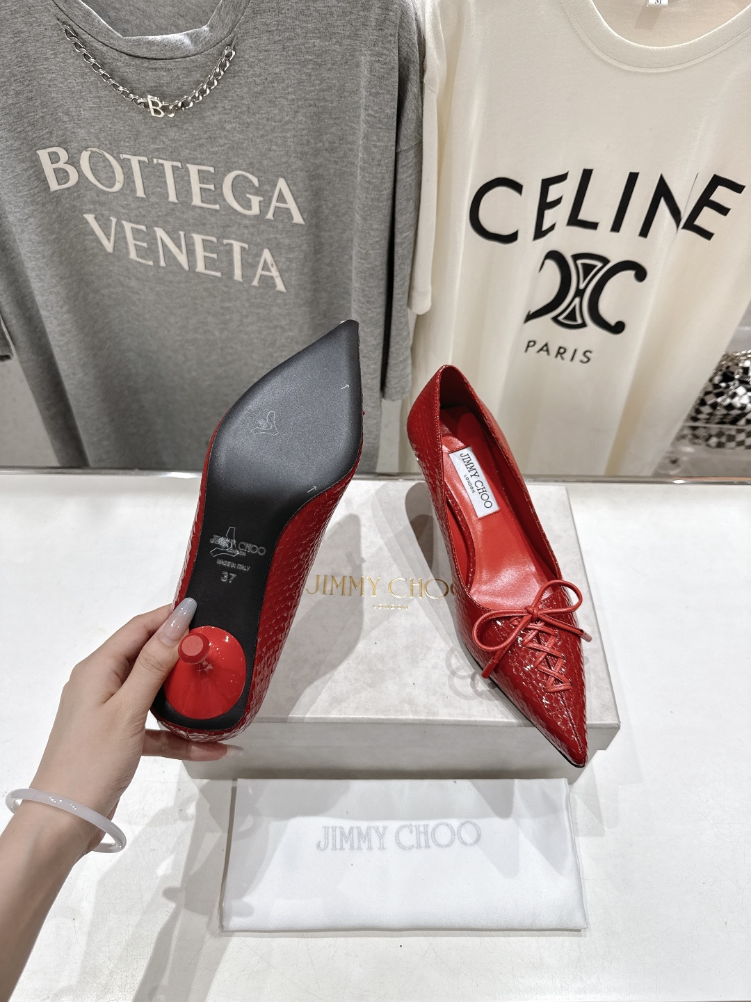 高版本出厂
  JIMMY CHOO｜JC/吉米周2025ss新款简约尖头高跟鞋单鞋

原版套楦，完美的