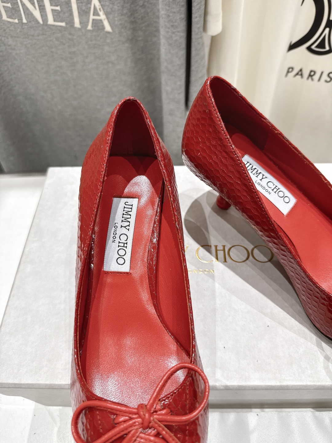 高版本出厂
  JIMMY CHOO｜JC/吉米周2025ss新款简约尖头高跟鞋单鞋

原版套楦，完美的